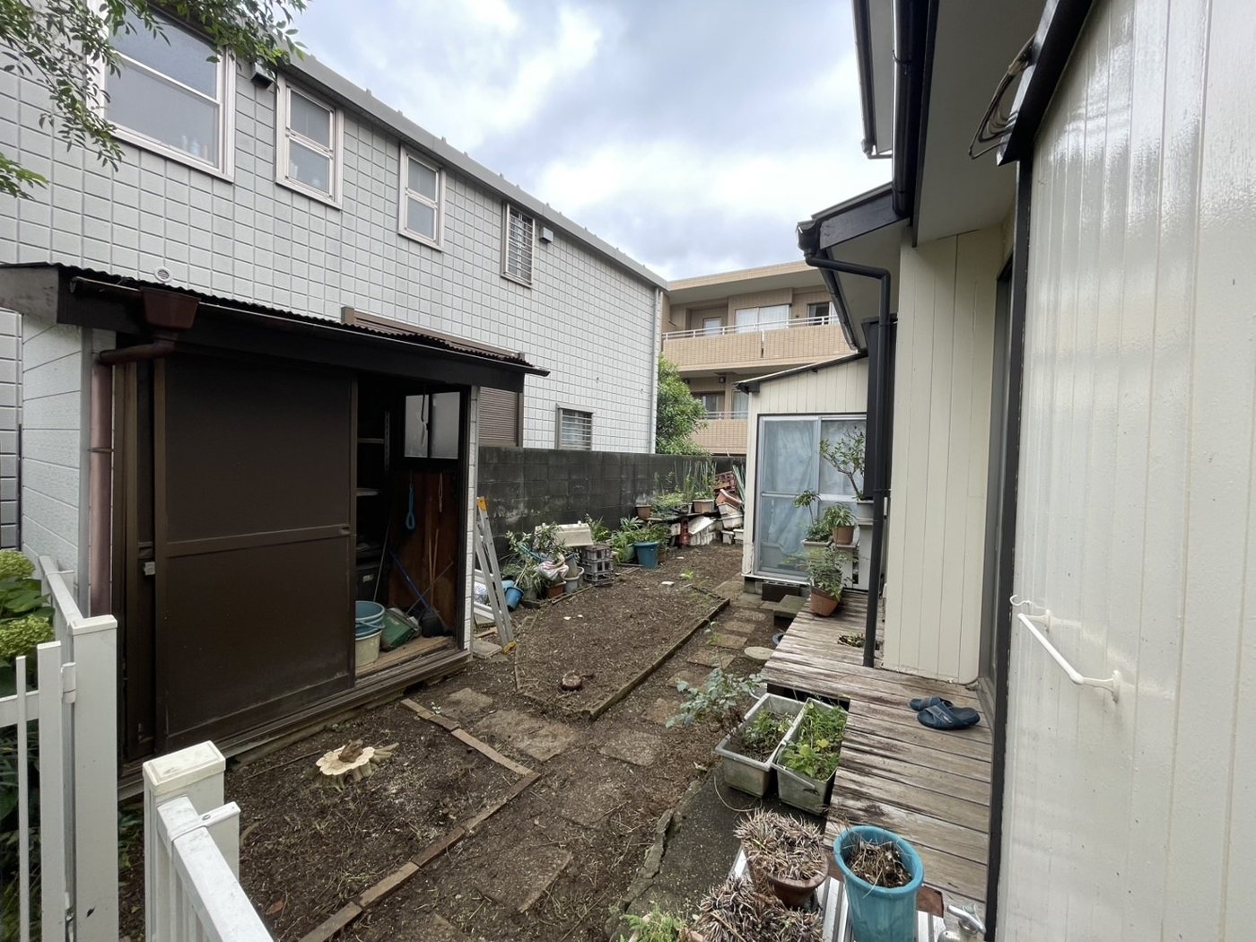 横浜市青葉区 家のまわりを一周した庭木の伐採と整理 施工後