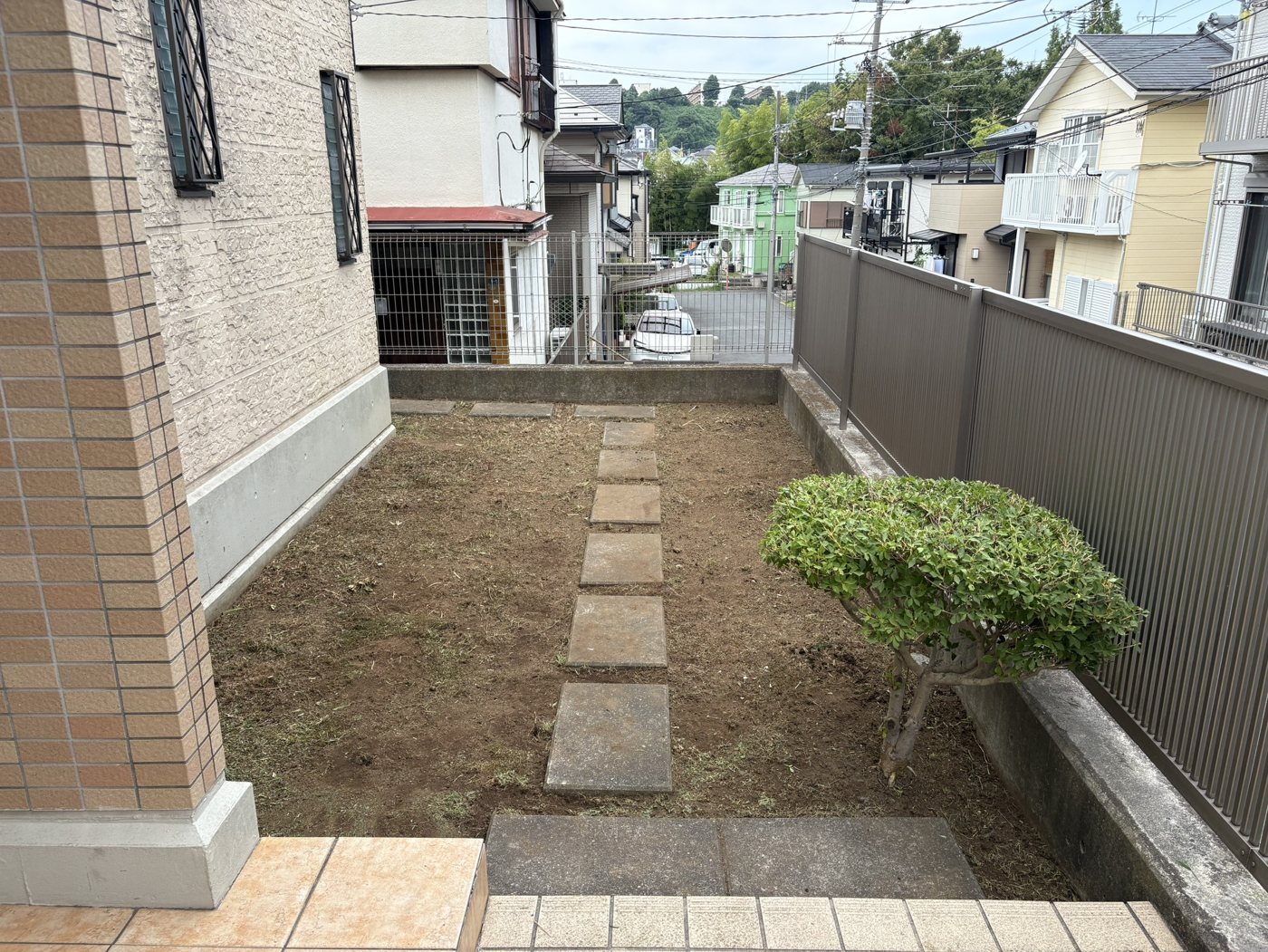 横浜市旭区 伸びきった敷地まわりの草刈り・整理 施工後