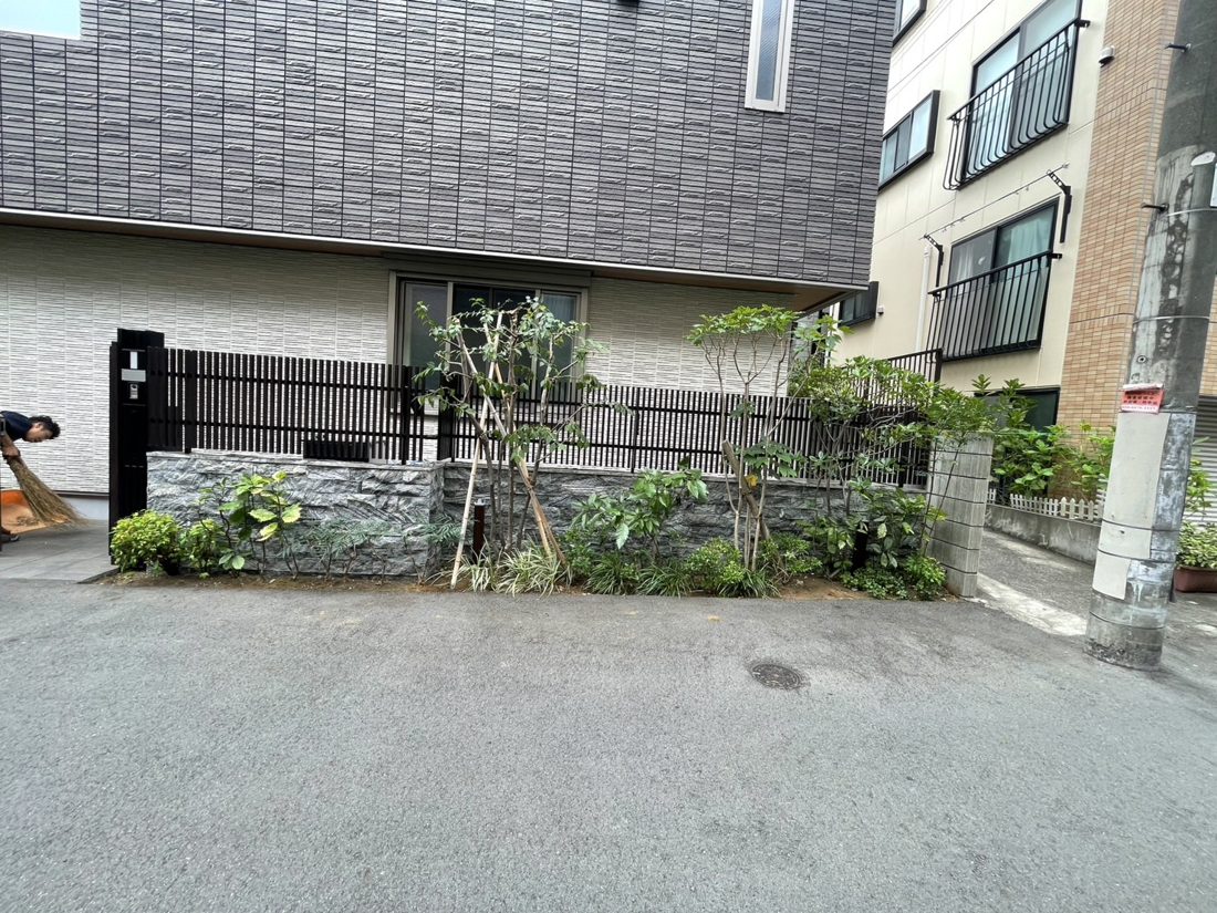 横浜市港南区 駐車場脇の植栽撤去 施工後