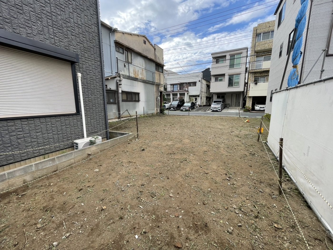 横浜市南区 道路に面した空き地の草刈り 奥から道路側を見たところ 施工後