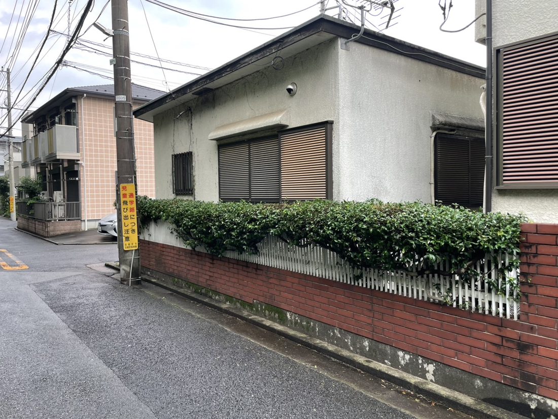 横浜市戸塚区 道路沿いの生垣の刈り込み 施工後