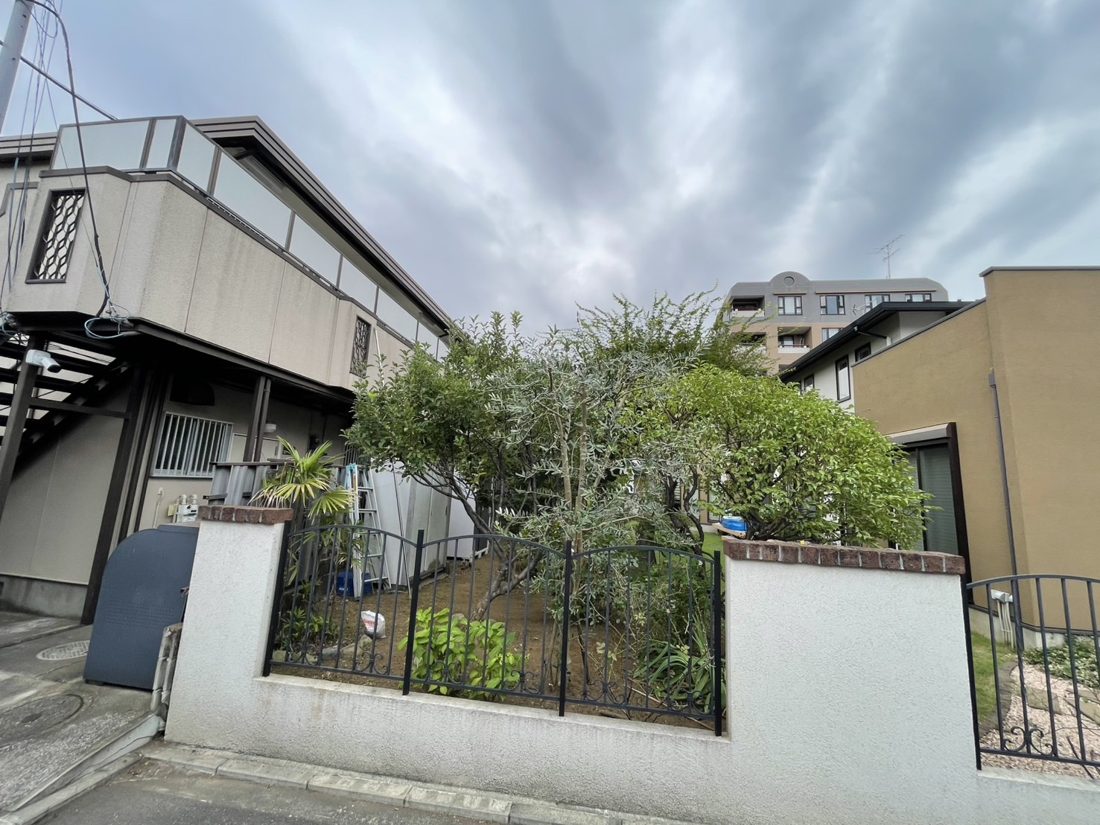 横浜市都筑区 門まわりのオリーブ・植栽の剪定 施工後